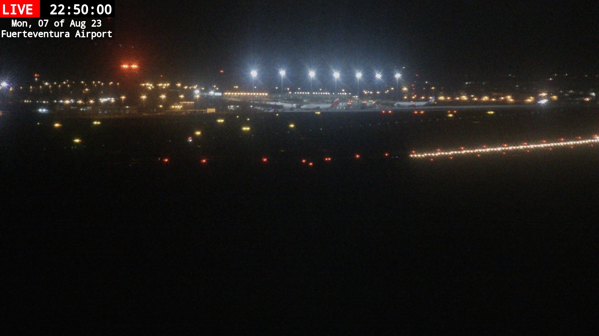 Snapshot from Lanzarote Airport webcam, http://lanzaroteweb.es